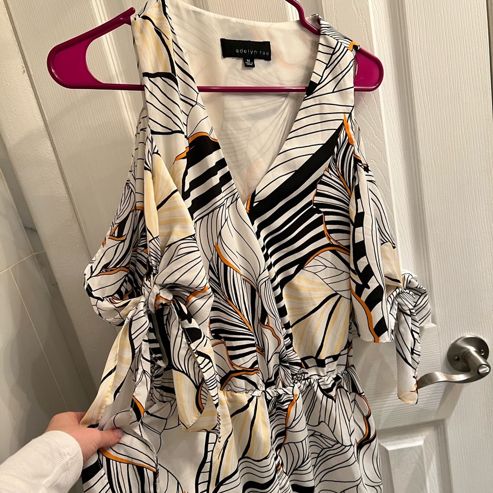 Adelyn Rae unique romper size M with beautiful adjustable mini sleeves
